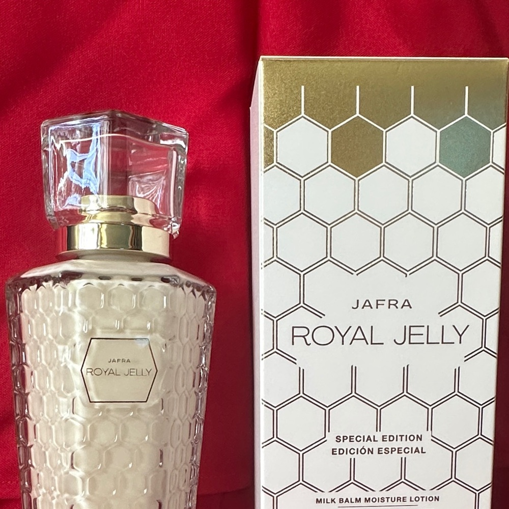 JAFRA Royal Jelly Special Edition with Gold Accents
